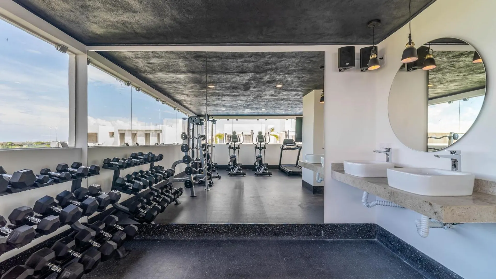 トゥルム 1 Bd With Balcony Gym Pool Viewヴィラ 0*,